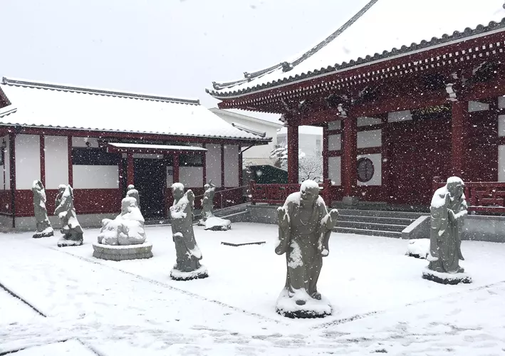 冬の大興寺境内